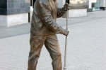 Памятник дворнику