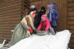 Катание с ледяной горки