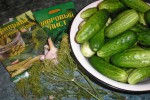 Консервированные соленые огурцы