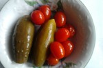 Салат из помидоров и огурцов