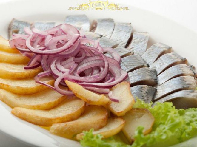 Картофель с селедкой