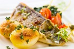 Жареная рыба с овощами