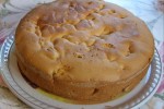 Шарлотка | Сейчас я Вам расскажу рецепт вкусной шарлотки с яблоками. Она получается очень пышной и очень вкусной. Но в ней есть секретик) это добавление груши.&lt;br&gt;&lt;br&gt;Что бы ее приготовить нам нужно:&lt;br&gt;&lt;br&gt;3 куриных яйца&lt;br&gt;&lt;br&gt;Где-то 300-400 грамм муки (можно не просеивать)&lt;br&gt;&lt;br&gt;Яблоки 3 штуки&lt;br&gt;&lt;br&gt;Груши, да да и груши тоже)&lt;br&gt;&lt;br&gt;2 штучки&lt;br&gt;&lt;br&gt;Конечно же нам нужен и сахар но это на любителя…можно и без него…0 — 250 грамм&lt;br&gt;&lt;br&gt;Приступает к приготовлению вкуснятины.&lt;br&gt;&lt;br&gt;Процесс приготовления следующий:&lt;br&gt;&lt;br&gt;Нам нужно взбить белки и сахар (если кладете) до густоты (пиков)&lt;br&gt;&lt;br&gt;Отдельно взбить желтки. Всыпать в них муку. Затем быстро смешиваем белки с желтками. Тесто не должно быть жидким но должно легко выливаться.&lt;br&gt;&lt;br&gt;Нужно разогреть духовку где-то градусов до 160.&lt;br&gt;&lt;br&gt;Яблоки и груши нужно почистить и нарезать кубиками. Емкость для выпечки мы смазываем сливочным маслом. Выкладываем в нее фрукты и сверху заливаем получившимся тестом. Можете подумать, ой мало теста, не переживайте оно поднимется еще в духовке. Главное что бы фрукты не торчали)))&lt;br&gt;&lt;br&gt;Готовим около 30-40 минут.&lt;br&gt;&lt;br&gt;Приятного чаепития Вам!!!